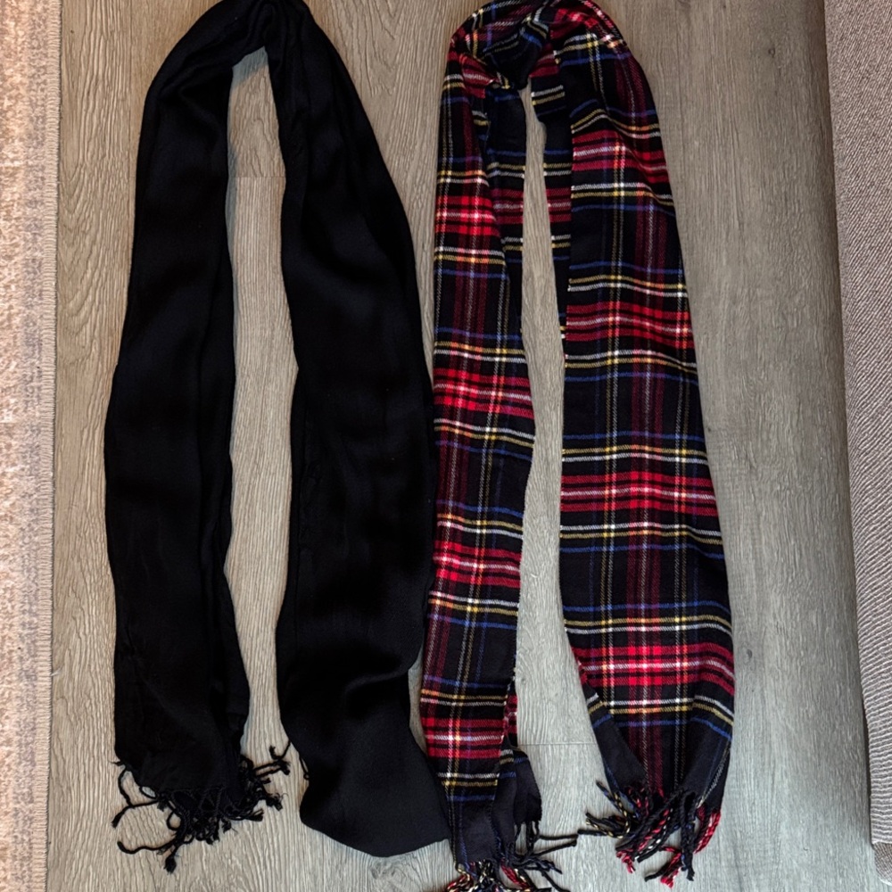 Black and Plaid Scarves Set